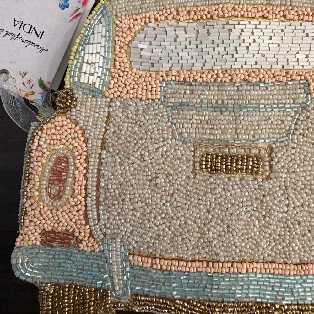 VIRAL Beaded Bridal Bag w/ gold chain & “Just Married”  Handcrafted in India NWT - Picture 6 of 8